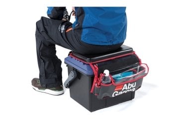 Abu Garcia Çanta Üstü Oturma Minderi ve Malzeme Çantası