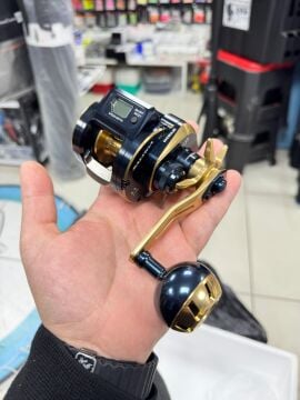 Daiwa Saltiga IC 100 Çıkrık Olta Makinesi